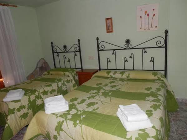 Hostal El Portalico Linares de Mora Eksteriør billede